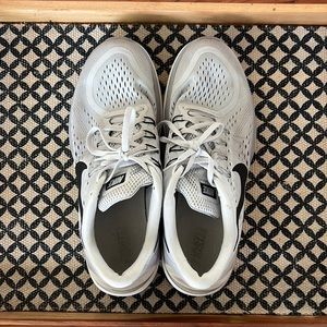 Nike flex run men 10.5 grey, white, black